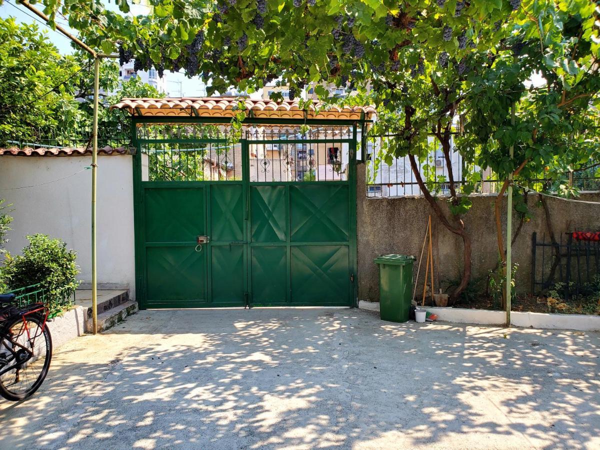 Unique Traditional House, Hosted By J&G Tirana Kültér fotó